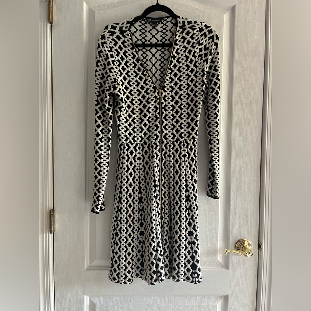 Black and White Long Sleeve Gold Zipper Dress